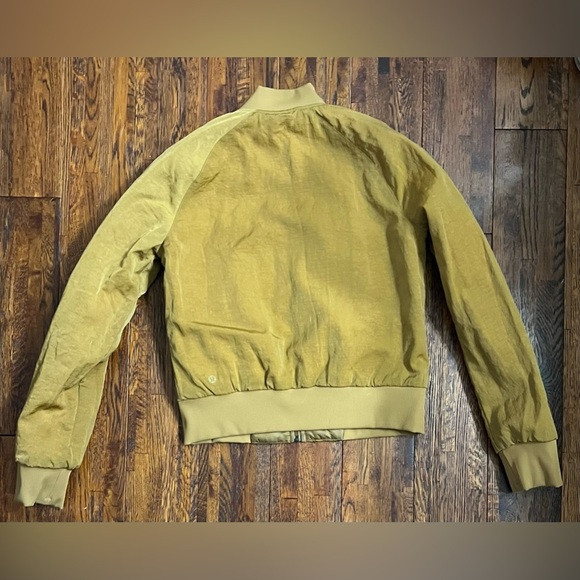 LULULEMON Nonstop Bomber Jacket Reversible in Gold Spice Size 4 - Picture 13 of 14